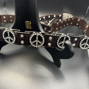 PEACE PEACE Signs Everywhere! Great Belt.